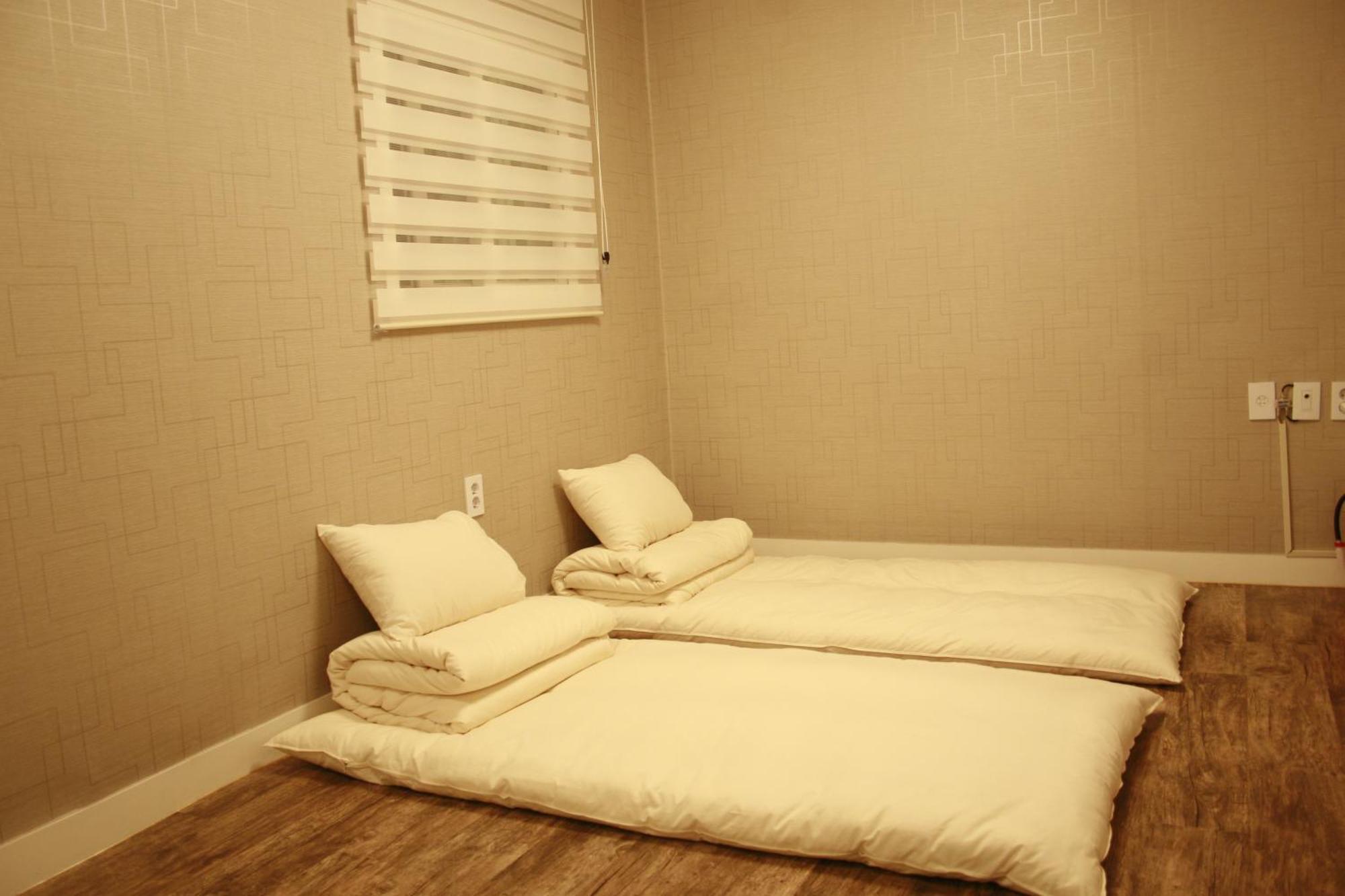 Crib 49 Guesthouse - Foreigner Only Seoul Room photo